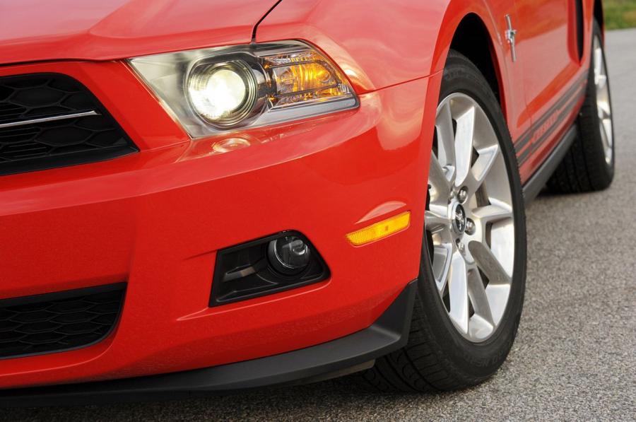 Ford Mustang V6 2011 года  (фото 61 из 93)
